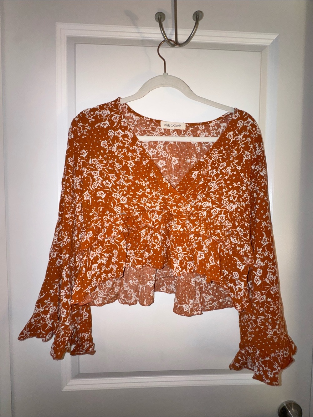 🟦Nikki + Erin Rust Floral V-Neck Ruffle Blouse